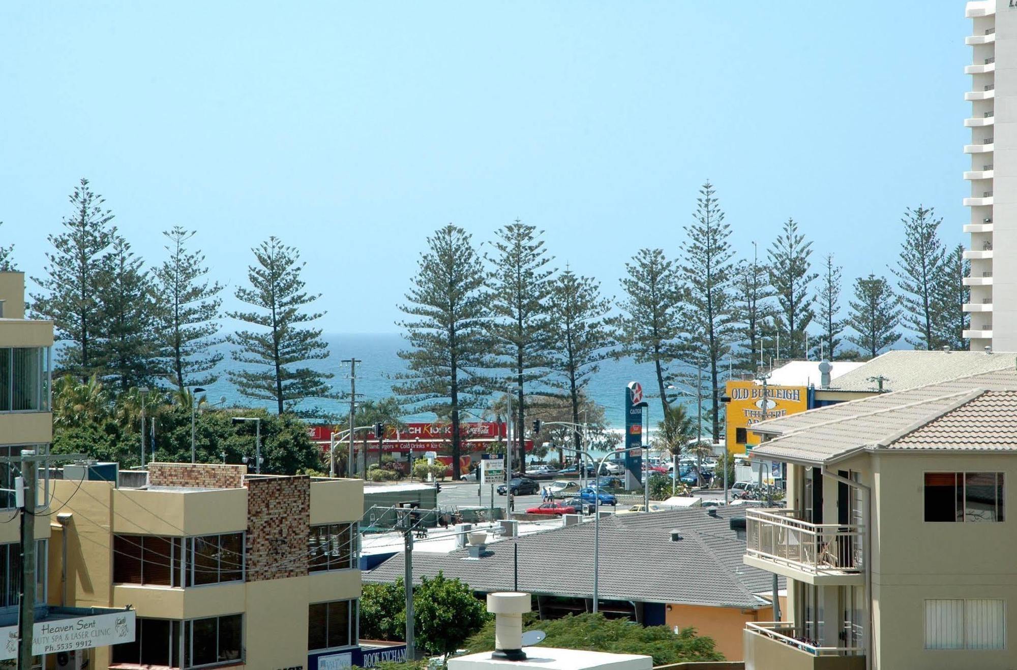 The Village Holiday Apartments At Burleigh Heads Aparthotel 4*